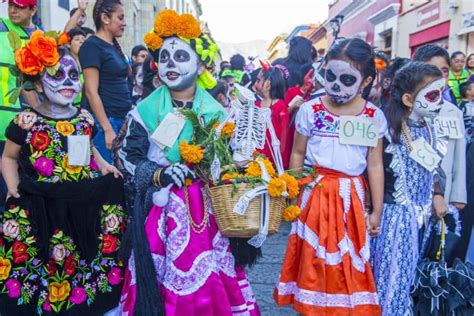 18 Unusual Customs Around the World That Will Surprise You.